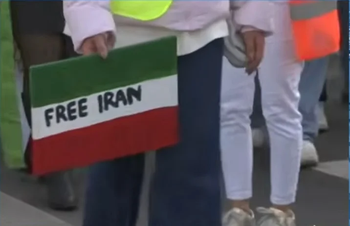 Do luto oficial à festa nas ruas: a morte de Khamenei reacende o sonho de liberdade no Irã e no mundo