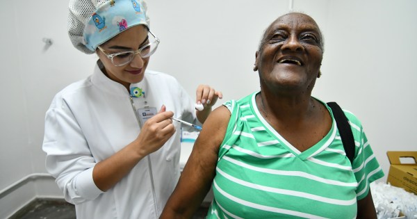 Nova Iguaçu vacina mais de 4,5 mil pessoas contra a gripe no Dia D