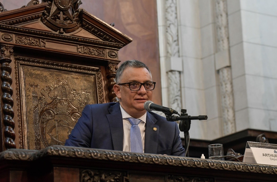 Alerj aprova projeto que cria política de conscientização sobre efeitos da música na saúde