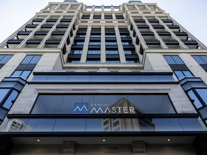 Jornalista aponta que decreto de Paes ampliou espaço para cartões consignados do Banco Master na Prefeitura do Rio