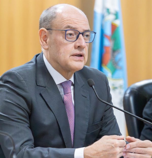 Do rombo à trava: Ricardo Couto proíbe aplicação de dinheiro público em bancos de risco após colapso do Banco Master