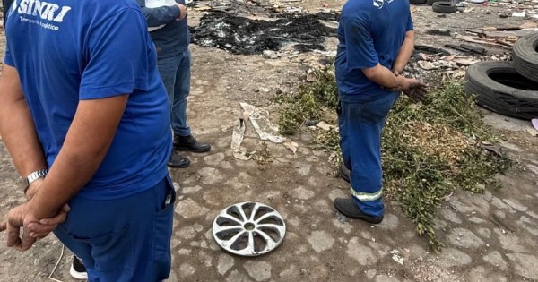 Prefeito Dudu Reina flagra descarte irregular de pneus em Nova Iguaçu e empresa será multada