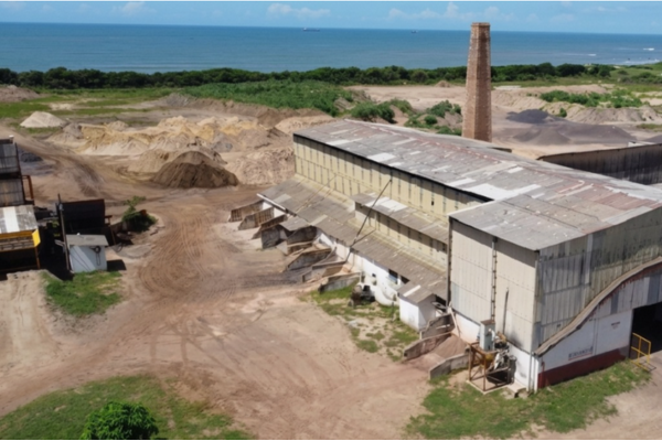 Ibama embarga mineradora no Norte Fluminense e aplica R$ 7,5 milhões em multas ao identificar exploração sem licença