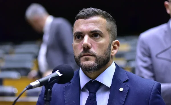 Carlos Jordy, que declarou R$ 122 mil em 2022, passou para R$ 1,1 milhão com casa financiada