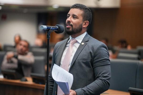 ‘Estou sendo perseguido pelo PSOL do Rio’: deputado Yuri Moura afirma sofrer represália após aparecer em evento com Paes