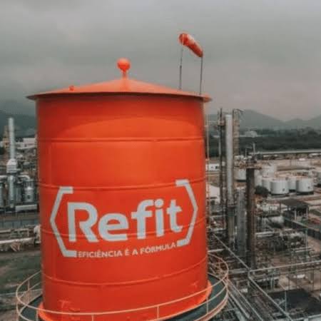 Mais de 200 funcionários demitidos da Refit não receberam as verbas rescisórias após as dispensas