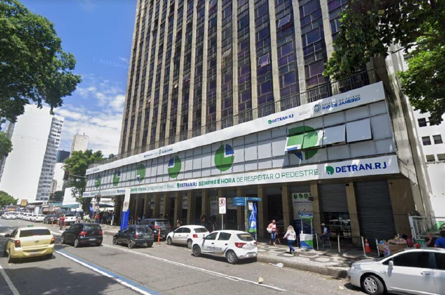Com edição enxuta do DO, Couto assina apenas duas exonerações; o destaque é o comando da Corregedoria do Detran-RJ