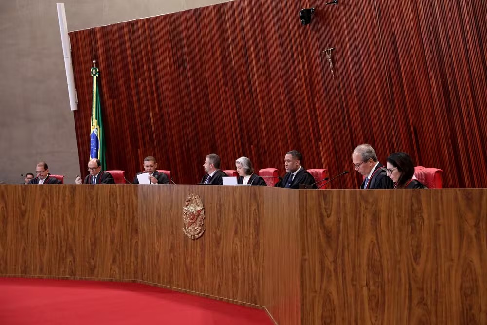TSE debate vídeo de Bolsonaro e regras para uso de inteligência artificial nas eleições