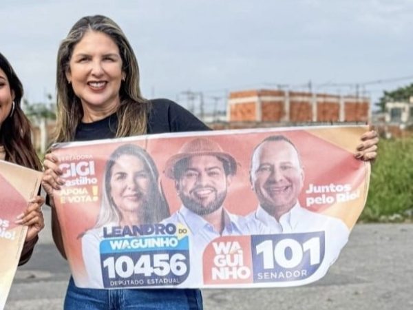 Vereadora Gigi Castilho divide santinho com Waguinho — que disputa o Senado contra os candidatos do seu PL, Portinho e Jordy