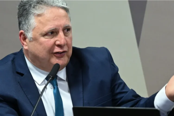 Quaest: Garotinho lidera rejeição para o governo do estado do Rio com 68%; Paes aparece com 41%