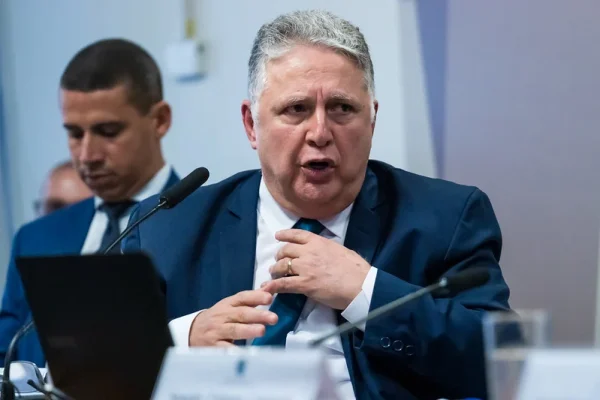 Garotinho tenta, no TJ, recuperar direitos políticos horas antes de enfrentar ação no TRE que pode suspender seu fundo eleitoral