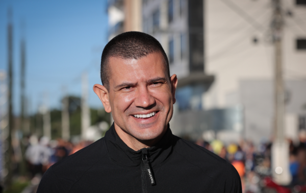 TRE-RJ nega pedido de direito de resposta de Douglas Ruas contra propaganda de Eduardo Paes