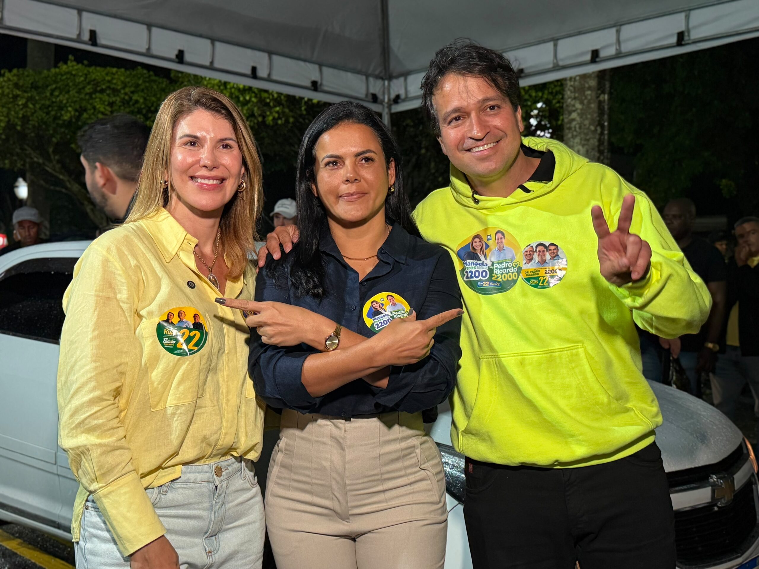 Adesivaço reúne apoiadores de Dr. Pedro Ricardo e Manoela Peres em Silva Jardim