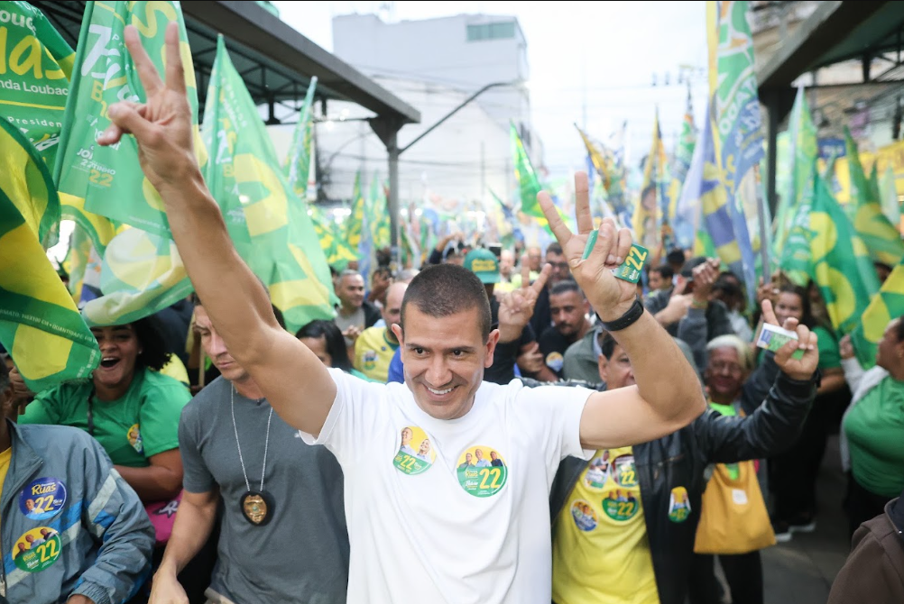 Campanha de Douglas Ruas aciona TRE-RJ após suspeita de ataque de robôs no perfil do Instagram