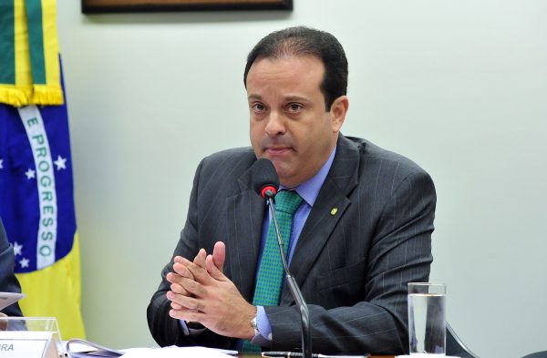 Justiça bloqueia R$ 5 milhões de André Moura, ex-secretário do governo Castro, por suspeita de fraude em contrato