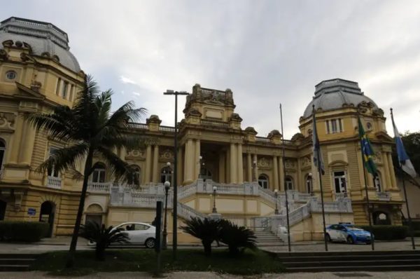 Sem cortes em massa à vista: Couto e Casa Civil mantém cenário positivo no Guanabara, com reforços na Secretaria de Agricultura, Educação, CGE e Jucerja 