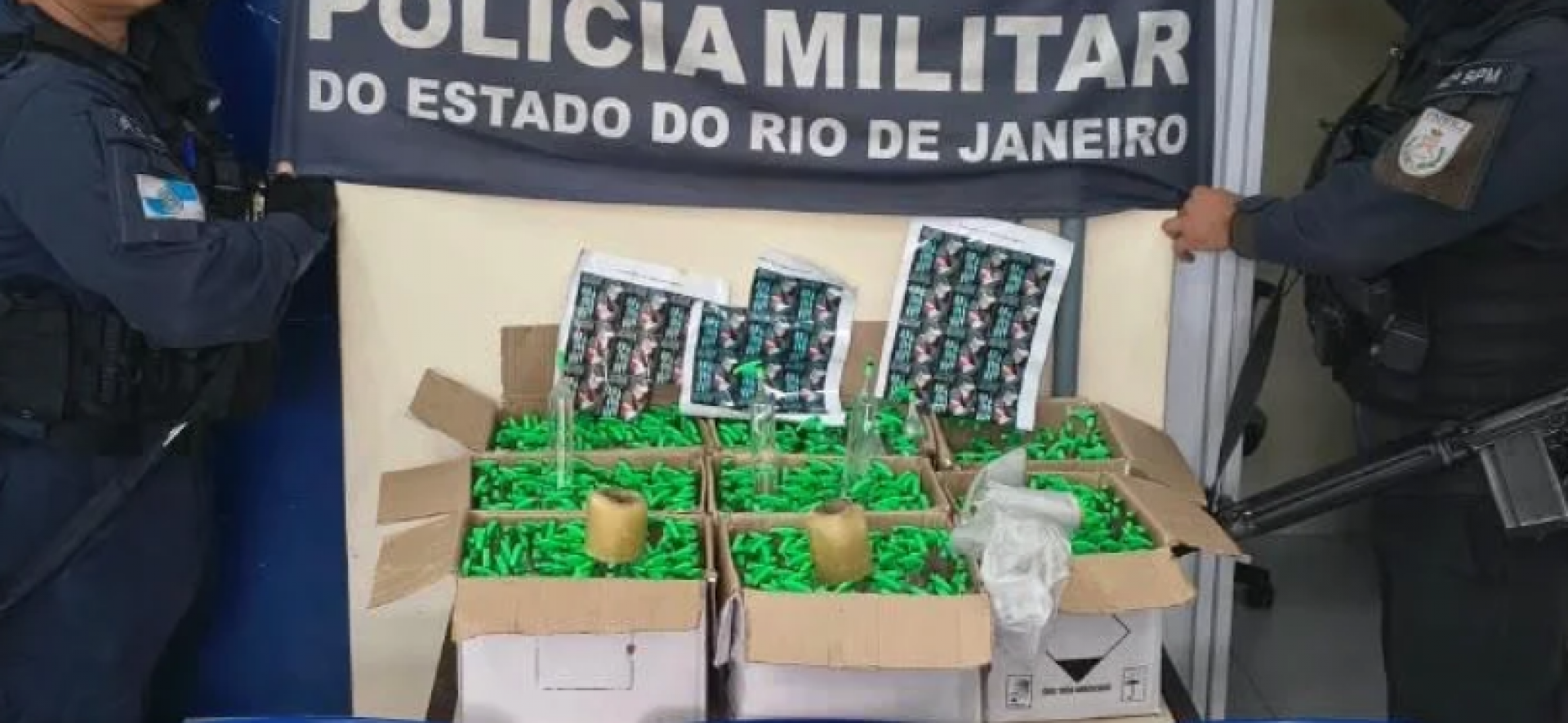 Polícia apreende 443 frascos de lança-perfume e uma moto em Saquarema | Saquarema