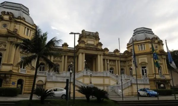 Couto fica no banco, mas Casa Civil entra em campo e goleia nas nomeações, com destaque para as secretarias da Fazenda e da Mulher