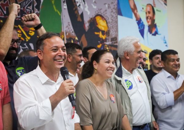 Prefeito de Niterói, Rodrigo Neves reúne lideranças de diferentes partidos para mobilização em prol de Lula e Paes no segundo turno das eleições