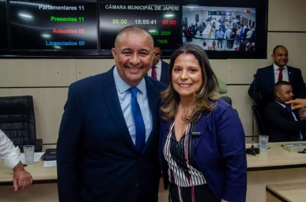 Carlos Januário toma posse como prefeito de Japeri após cassação de Fernanda Ontiveros