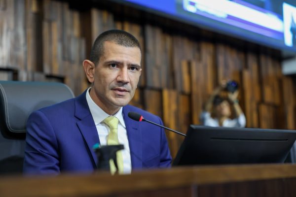 Em primeiro discurso como governador eleito, Douglas Ruas promete manter as ‘portas abertas’ à oposição