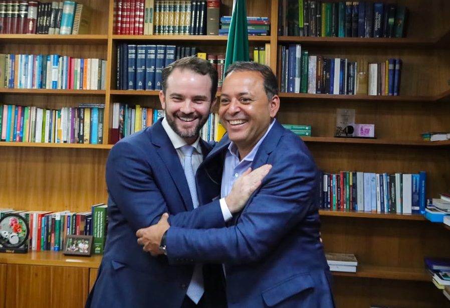 Niterói: Rodrigo Neves vai a Brasília negociar VLT e programa para as comunidades