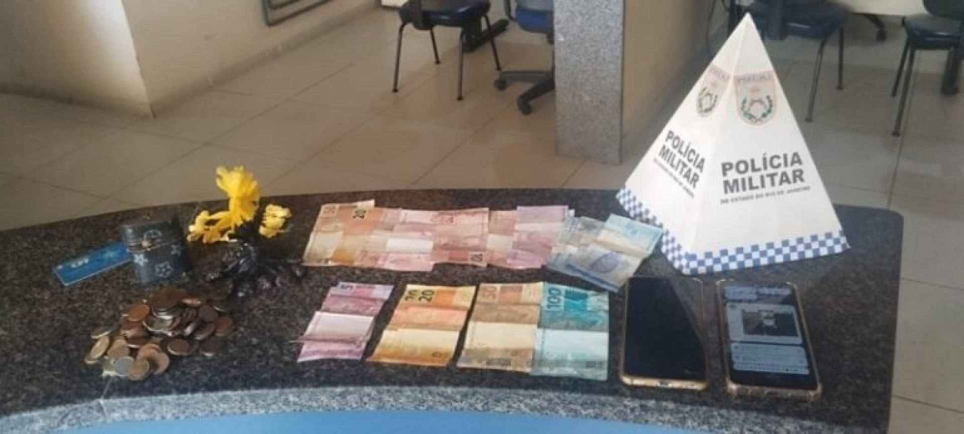 Homem com tornozeleira eletrônica é preso por tráfico em bar de Valença | Valença