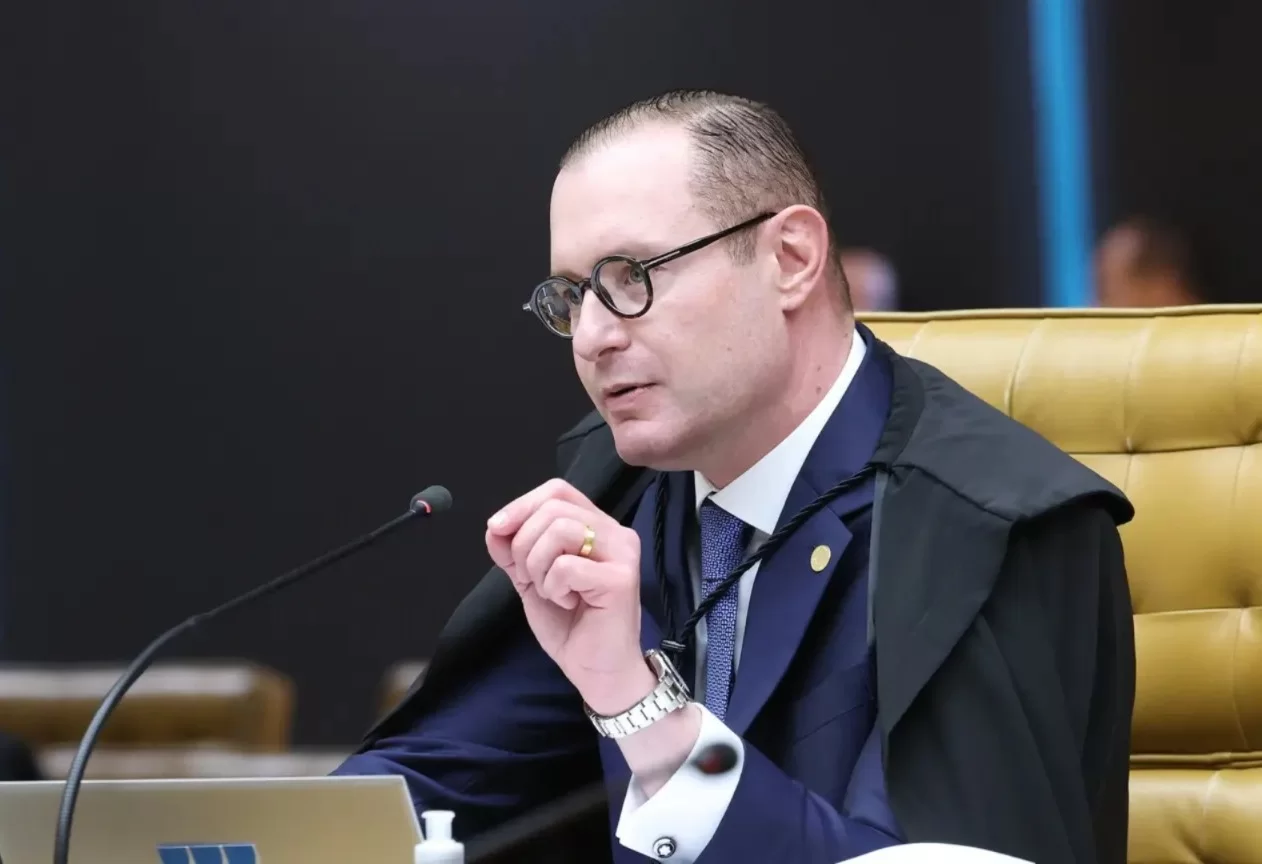 Zanin dá cinco dias para TSE se manifestar sobre eleição de Douglas Ruas no primeiro turno