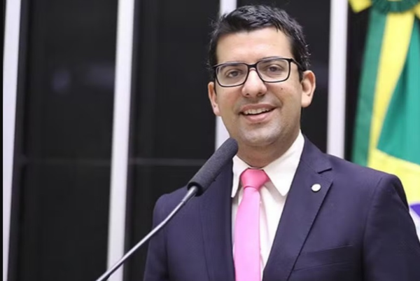 Deputado Marcelo Queiroz volta ao alvo da PF em investigação sobre contratos de R$ 200 milhões para castração de animais