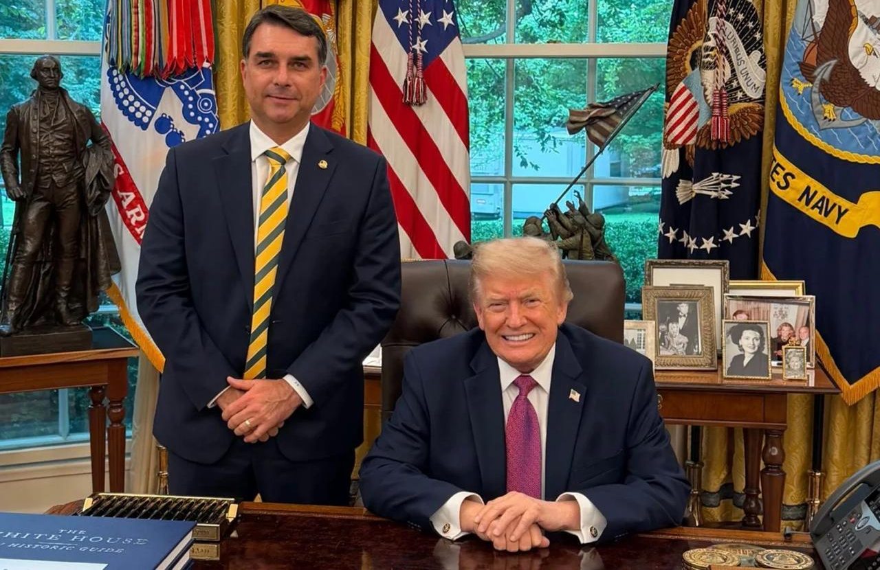 Governo Donald Trump diz que vai conceder visto e permitir entrada de Flávio Bolsonaro nos Estados Unidos