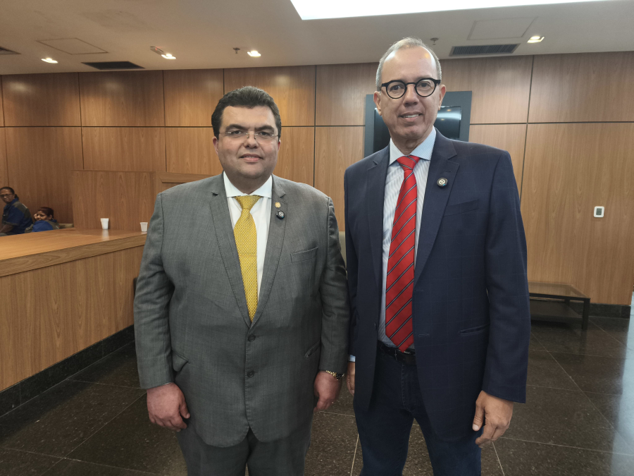 O deputado Chico Machado afirmou que o ex vice governador Thiago Pampolha é o nome ideal pro TCE. Veja a entrevista.