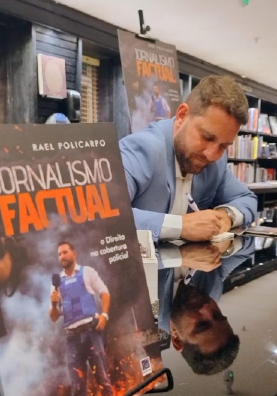 Rael Policarpo lança livro 'Jornalismo Factual - o Direito na Cobertura Policial' em noite histórica
