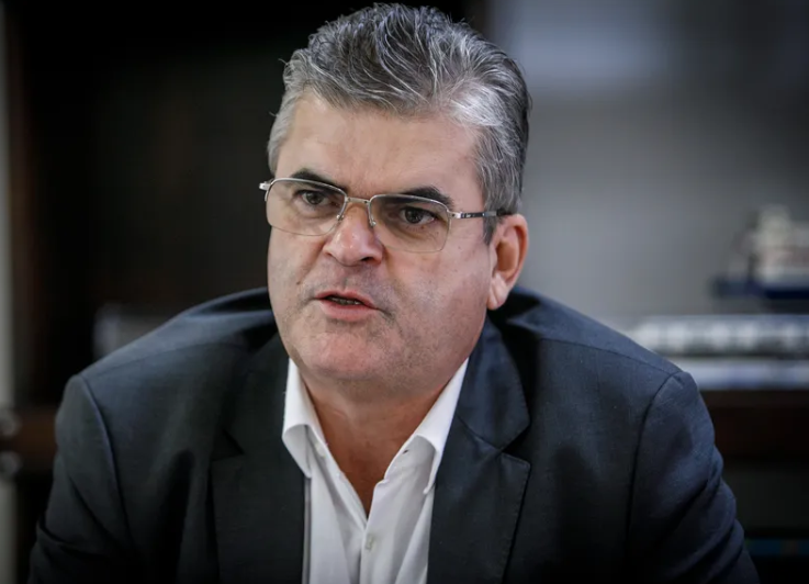Washington Reis sai massacrado em plenário da Alerj e será convocado à CPI da Transparência no recesso