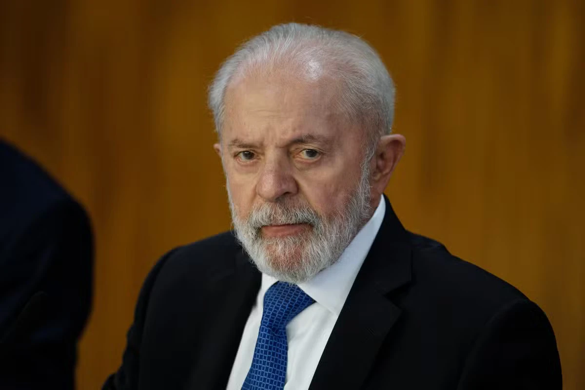 Lula se afasta das democracias, perde influência global e enfrenta impopularidade interna, diz’The Economist’