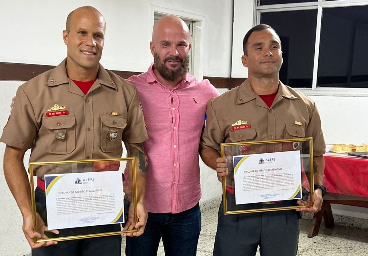 Bombeiros que salvaram mulher de afogamento em Itacoatiara são homenageados na Alerj