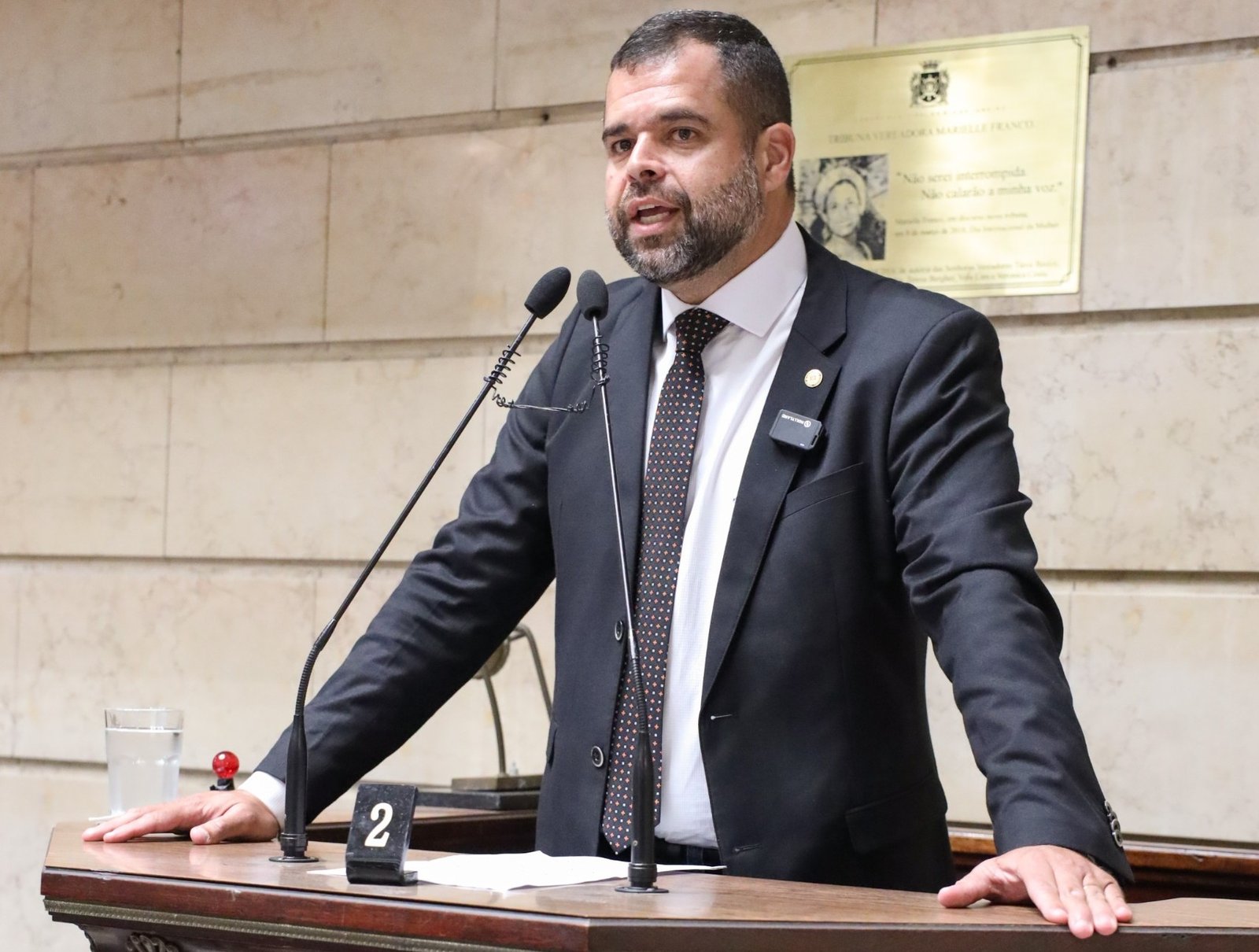 Vereador Poubel repudia atitude de Ferreirinha e diz que secretário de Educação deve deixar o cargo