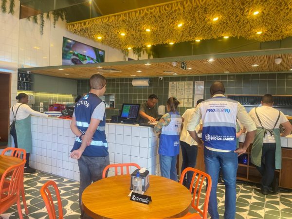 Procon-RJ autua 15 estabelecimentos em fiscalização durante as férias escolares