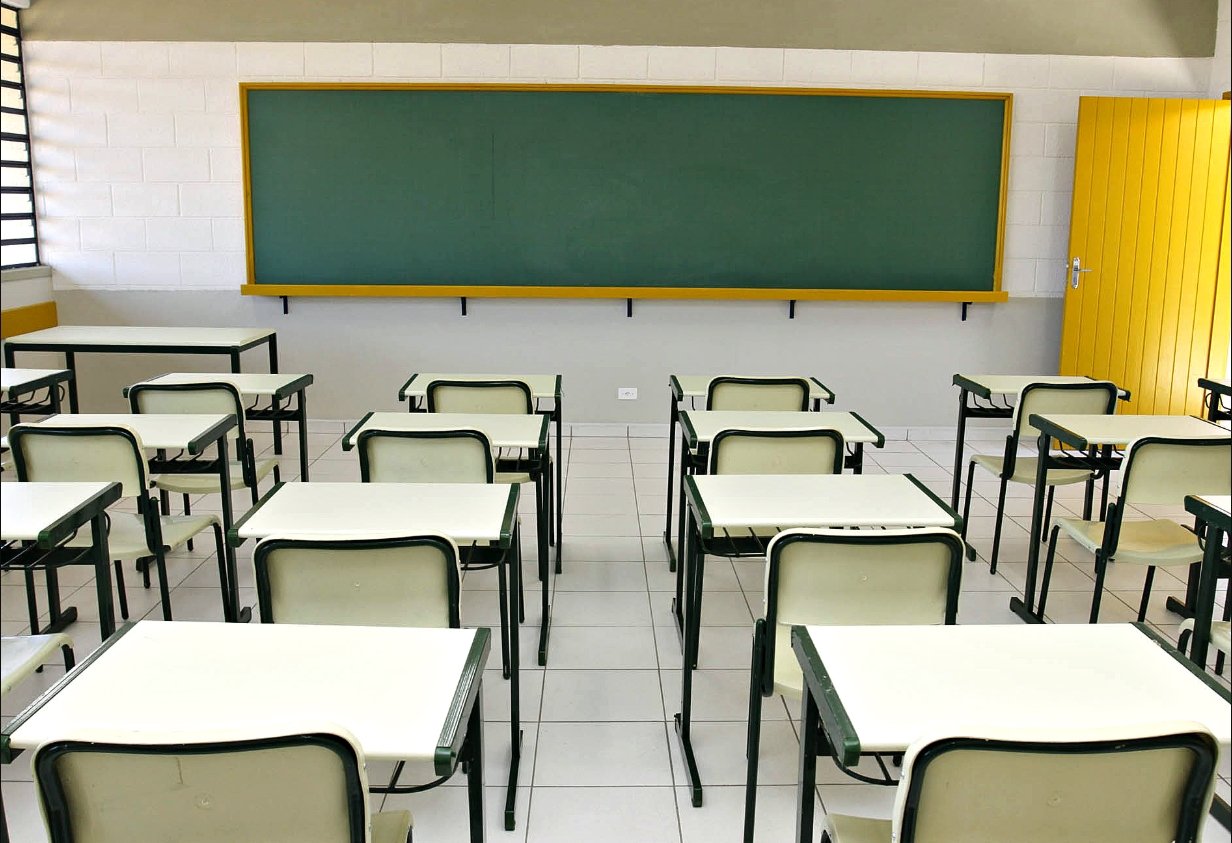 Deputado quer proibir roupas sensuais e regulamentar vestimenta nas escolas