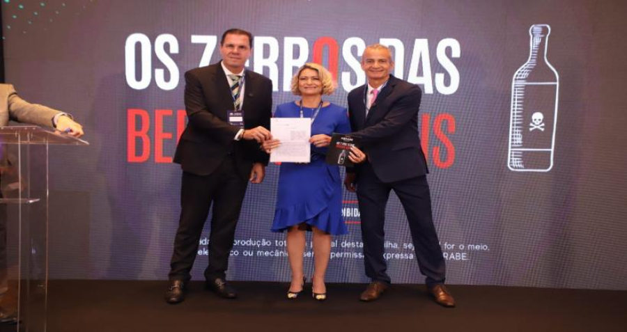 Lançamento de cartilha marca o encerramento do evento 35 anos em 35 dias