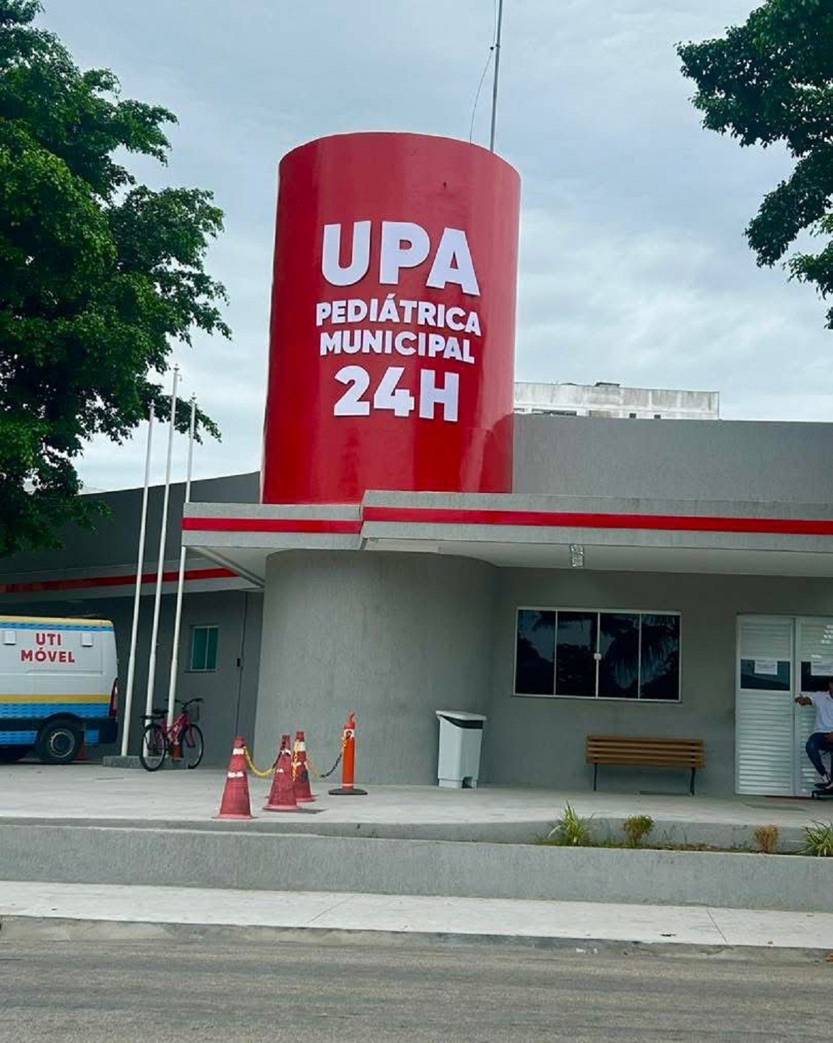 UPA Pediátrica de Araruama tem parte do telhado destruída após chuva intensa