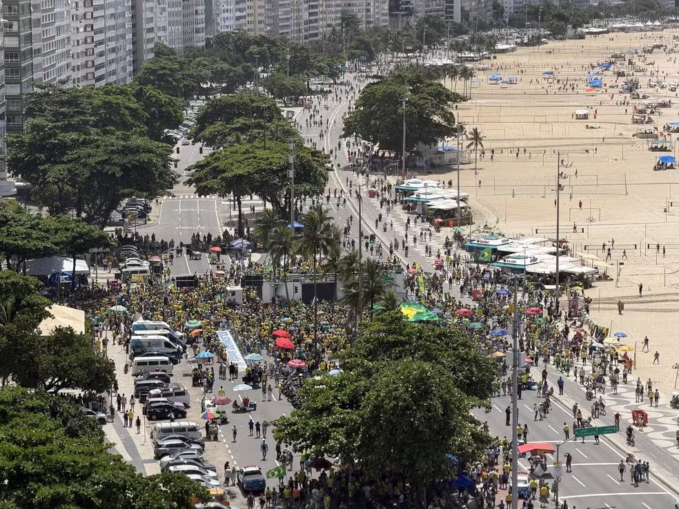 Mobilização Acorda Brasil reuniu manifestantes em Copacabana neste domingo