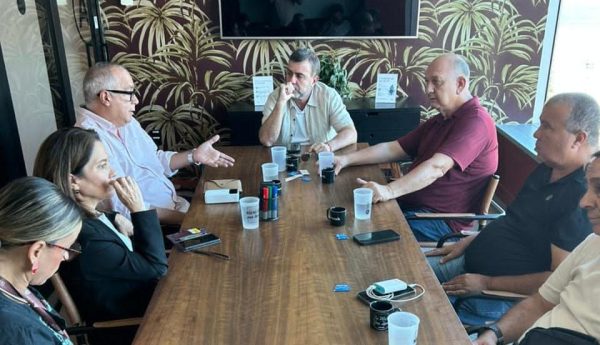 Elika Takimoto e Marcelo Freixo acionam TCE contra Cláudio Castro por descumprir recomposição salarial de servidores