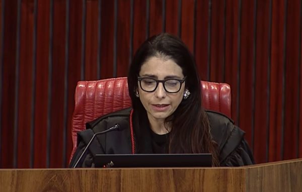 TSE forma maioria para condenar Castro e Bacellar no caso Ceperj; com o voto da ministra Estela Aranha, placar chega a 4 a 1