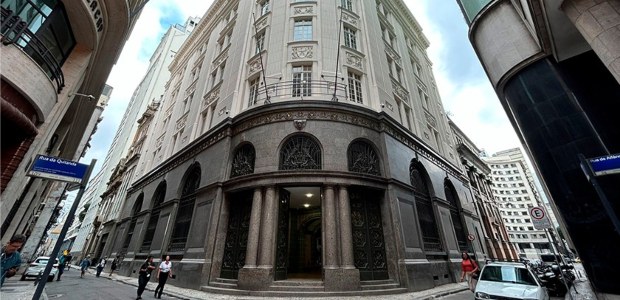 Vale o escrito? Certidão do julgamento de Castro no TSE gera dúvidas se eleição para governador será direta ou indireta