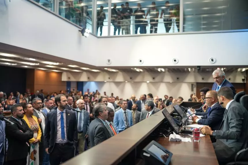 Oposição tenta barrar eleição relâmpago na Alerj com boicote e PT prepara ofensiva judicial