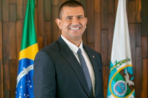Douglas Ruas é eleito o novo presidente da Alerj e deve assumir o governo do estado interinamente