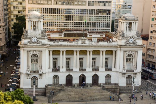 Depois da polêmica do Airbnb, setor de locação por temporada volta à Câmara do Rio para receber homenagem caprichada