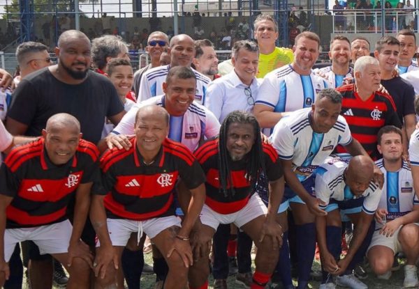 Clima de Copa: prefeito de Mesquita leva goleada de veteranos do Flamengo em inauguração de complexo esportivo