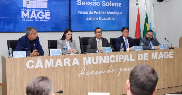 Jamille Cozzolino toma posse como prefeita de Magé em cerimônia na Câmara Municipal