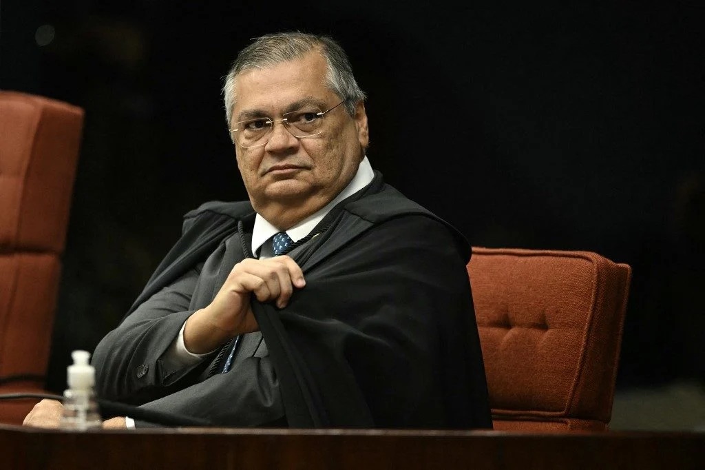 Flávio Dino pede mais tempo e julgamento sobre eleição para governo do RJ é adiada